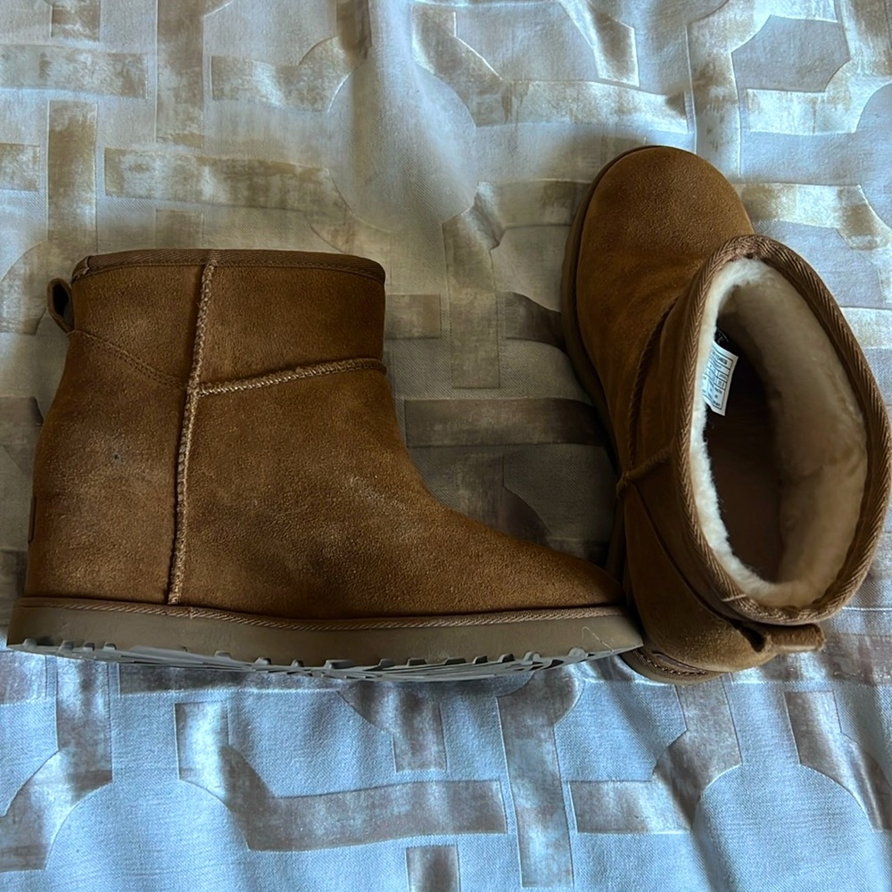 UGG Classic Femme mini boot (Item number 1104609)